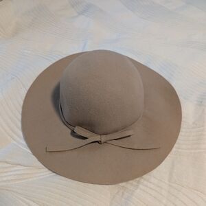 4/$16 ❇️ H&M Wool Floppy Hat